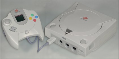 写真：Dreamcast（ドリームキャスト）