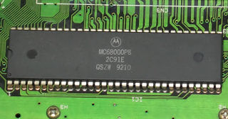 写真：中古MDのCPU MC68000P8